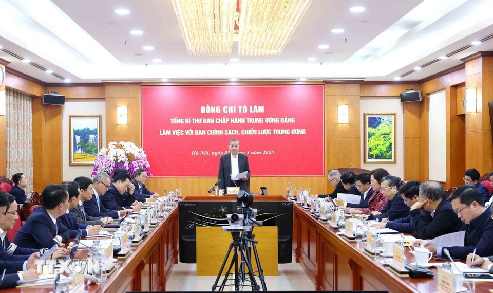Tổng Bí thư Tô Lâm chủ trì làm việc với Ban Chính sách, chiến lược Trung ương ngày 7.3.2025. Ảnh: VGP tong-bi-thu-to-lam-lam-viec-voi-ban-chinh-sach-chien-luoc-trung-uong-7900483-5-resize.jpg