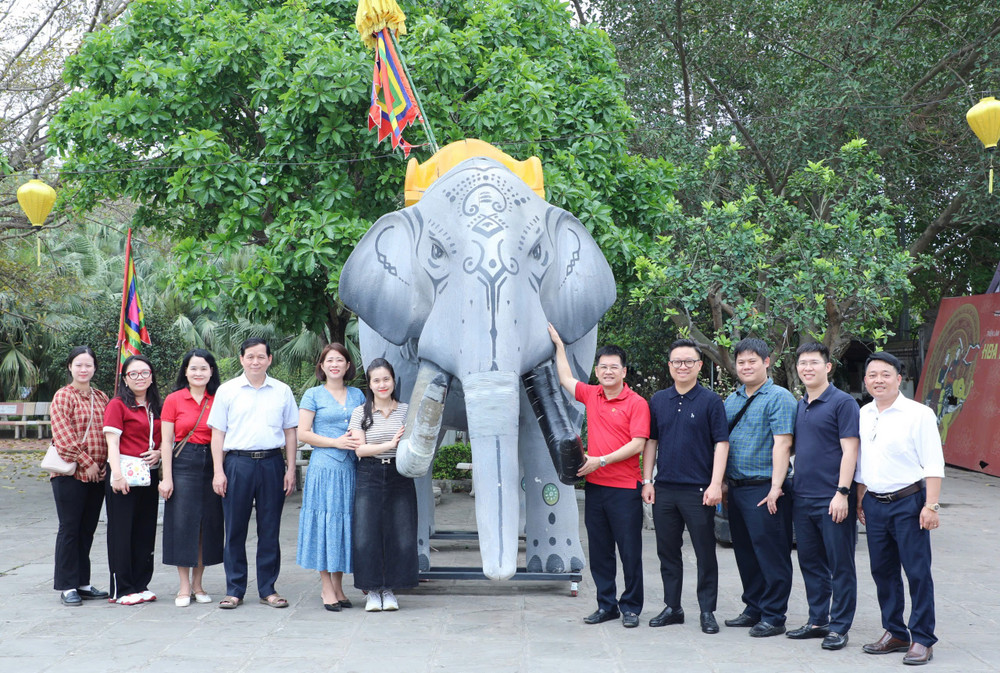 Chi bộ Ban Công tác HĐND và PVTT chụp ảnh lưu niệm 08.jpg