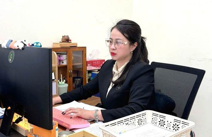 Nữ công nhân viên NPCETC lập hồ sơ công tác sáng kiến, cải tiến kỹ thuật. Ảnh: NPC nu-cong-nhan-vien-npcetc-lap-ho-so-cong-tac-sang-kien-cai-tien-ky-thuat-anh-npc.jpg