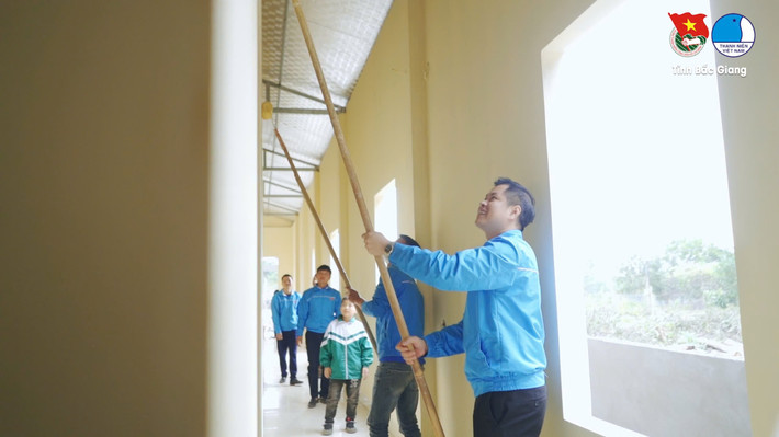 Phó Bí thư Tỉnh đoàn Bắc Giang Giáp Xuân Cảnh: “ai có ít giúp ít, ai có nhiều giúp nhiều, ai có của giúp của, ai có công giúp công”. canh.jpg