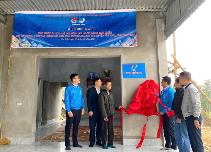 Nhiều căn nhà được sửa chữa, xây mới giúp người dân an cư, không còn lo chỗ ăn, chỗ ngủ khi mưa gió. z6466460410651-5c09e510e3ff6fff7025d6a6d5e500a1.jpg