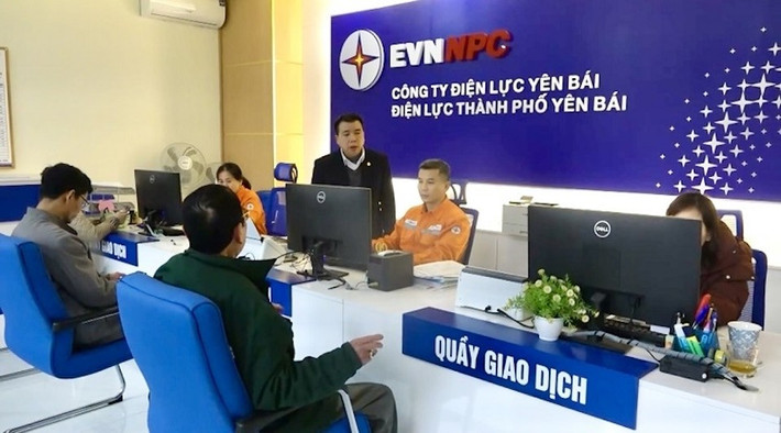 Điện lực thành phố Yên Bái áp dụng chuyển đổi số trong chăm sóc và quản lý khách hàng. Ảnh: NPC dien-luc-thanh-pho-yen-bai-ap-dung-chuyen-doi-so-trong-cham-soc-va-quan-ly-khach-hang.jpg