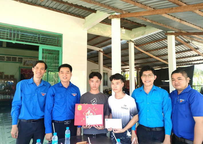 Hỗ trợ đoàn viên thanh niên có hoàn cảnh khó khăn 9.jpg