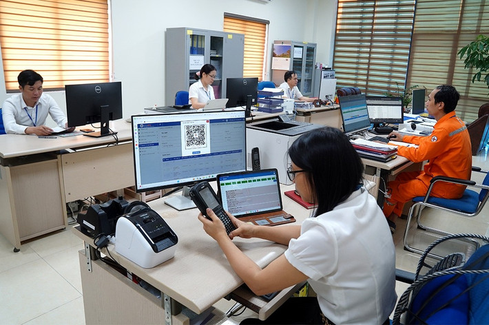 Số hóa công tác giám sát nhiệt độ online thiết bị ngoài trời trong các TBA 110kV áp dụng với các TBA 110kV mang tải cao, cung cấp cho các phụ tải quan trọng. Ảnh: NPC 2.jpg