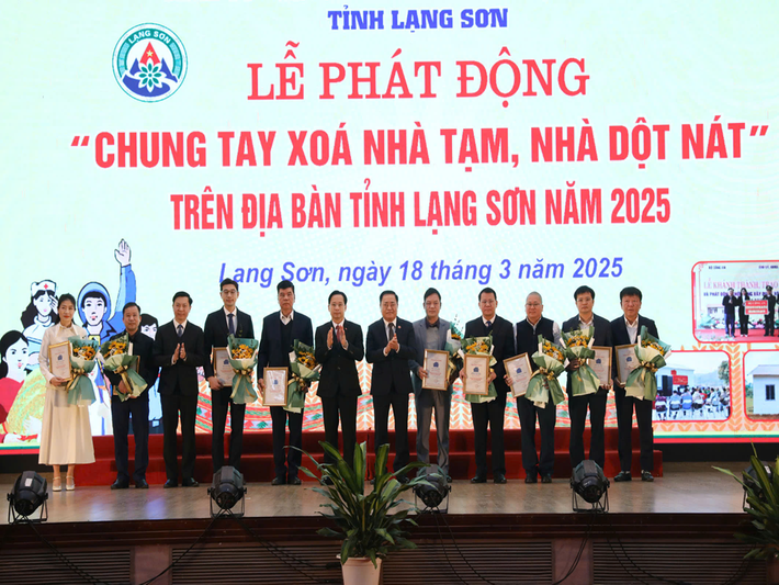 Toàn tỉnh đã huy động được 177 tỷ đồng; hoàn thành xây dựng mới 928 căn nhà, sửa chữa hơn 1.000 căn nhà. Ảnh: NPC toan-tinh-den-nay-da-huy-dong-duoc-tong-kinh-phi-177-ty-dong-gom-tien-va-hien-vat-ung-ho-chuong-trinh-hoan-thanh-xay-dung-moi-928-can-nha-sua-chua-hon-1000-can-nha.png
