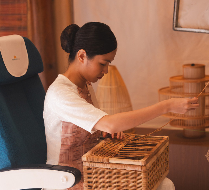 Bộ phim không chỉ cập nhật các quy định an toàn hàng không mà còn lan tỏa niềm tự hào với những giá trị và tinh hoa làng nghề Việt. Ảnh: VNA anh-2-bo-phim-khong-chi-cap-nhat-cac-quy-dinh-an-toan-hang-khong-ma-con-lan-toa-niem-tu-hao-voi-nhung-gia-tri-va-tinh-hoa-lang-nghe-viet-anh-vna.jpg