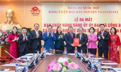 Ban Chấp hành Đảng ủy Ủy ban Dân nguyện và Giám sát công bố các quyết định về công tác tổ chức, cán bộ