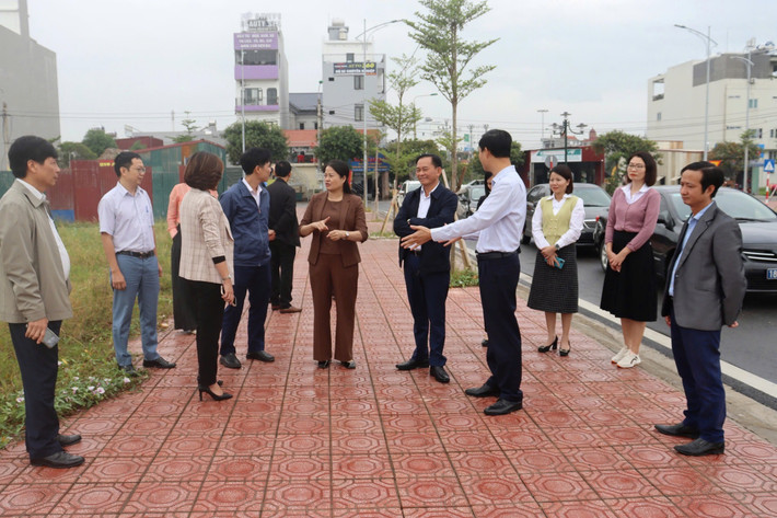Thường trực HĐND tỉnh Nam Định giám sát tại một số đơn vị, địa phương trên địa bàn tỉnh. Ảnh: Thu Phương Thường trực HĐND tỉnh Nam Định giám sát tại một số đơn vị, địa phương trên địa bàn tỉnh. Ảnh: Thu Phương