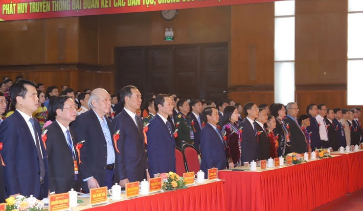 Các đại biểu tham dự Đại hội thực hiện nghi thức chào cờ. Ảnh: Minh Hiếu 147d4084641t10148l0.jpg