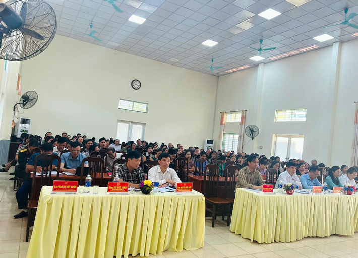 Đại diện cử tri thành phố Hòa Bình tham dự cuộc tiếp xúc cử tri trước kỳ họp thường lệ cuối năm 2024. Ảnh: Kim Thanh Đại diện cử tri thành phố Hòa Bình tham dự cuộc tiếp xúc cử tri trước kỳ họp thường lệ cuối năm 2024. Ảnh: Kim Thanh