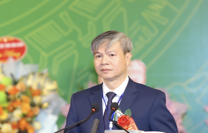 Trưởng Ban Dân tộc tỉnh Thanh Hóa Mai Xuân Bình trình bày báo cáo chính trị. Ảnh: Minh Hiếu 172d4085949t66091l0.jpg