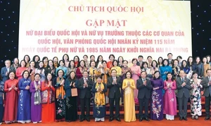 Chủ tịch Quốc hội Trần Thanh Mẫn gặp mặt các nữ đại biểu Quốc hội và nữ Vụ trưởng thuộc các cơ quan của Quốc hội, Văn phòng Quốc hội