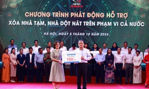 Agribank ủng hộ 100 tỷ đồng hưởng ứng đợt thi đua cao điểm hoàn thành xóa nhà tạm, nhà dột nát trên cả nước