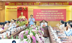 Chủ tịch Quốc hội Vương Đình Huệ làm việc với Ban Thường vụ Tỉnh ủy Hà Tĩnh