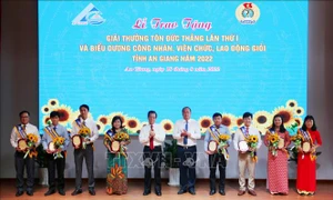 An Giang: Trao Giải thưởng Tôn Đức Thắng cho đoàn viên, công nhân, viên chức, người lao động tiêu biểu