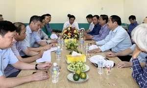 Đoàn giám sát của Ủy ban Khoa học, Công nghệ và Môi trường làm việc tại nhà máy Phong Điện Phương Mai 3