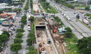 Hầm chui Nguyễn Hữu Thọ TP. Hồ Chí Minh “đỏ mắt” chờ giải ngân