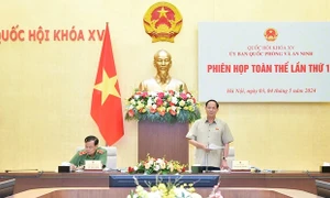 Phó Chủ tịch Quốc hội, Thượng tướng Trần Quang Phương dự phiên họp thẩm tra dự án Luật sửa đổi, bổ sung một số điều của Luật Cảnh vệ