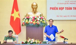 Phó Chủ tịch Quốc hội, Thượng tướng Trần Quang Phương dự phiên họp thẩm tra dự án Luật Quản lý, sử dụng vũ khí, vật liệu nổ và công cụ hỗ trợ (sửa đổi)