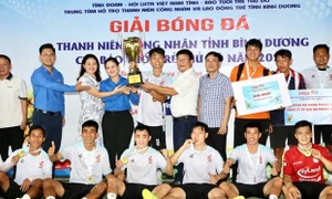 Đội bóng đá Cao su Phước Hòa đoạt Cúp Báo Tuổi trẻ Thủ đô năm 2024