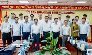 Bình Dương chia sẻ kinh nghiệm với tỉnh Hòa Bình về công tác cải cách hành chính