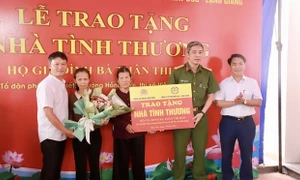 Công an tỉnh Bắc Giang khánh thành và bàn giao ngôi nhà “Mái ấm tình thương” đầu tiên trong năm 2024