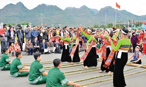 Hỗ trợ nghiên cứu, phục hồi, bảo tồn, phát huy văn hóa phi vật thể 4 dân tộc thiểu số