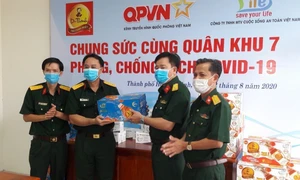 72.000 sản phẩm Trà Thanh Nhiệt Dr Thanh tiếp tục tiếp sức đồng bào, chiến sĩ tại Quân khu 5 và Quân khu 7