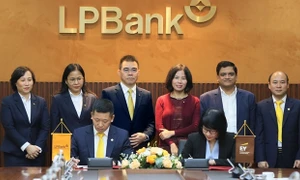 LPBank và EY Consulting VN ký hợp đồng Tư vấn và triển khai Hệ thống đo lường lợi nhuận đa chiều