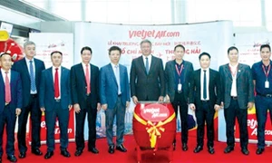 Vietjet tiên phong mở đường bay quốc tế mới, doanh thu 62,5 nghìn tỷ đồng