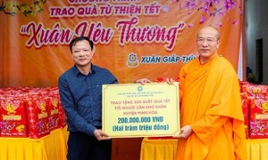 Ban Trị sự Giáo hội Phật giáo Việt Nam tỉnh Quảng Bình và huyện Minh Hóa trao tặng quà Tết trị giá hơn 700 triệu đồng