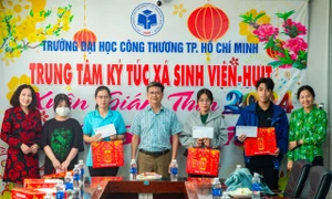 TP. Hồ Chí Minh: Nhiều hoạt động chăm lo ngày Tết cho sinh viên khó khăn