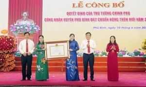 Thái Nguyên: Công bố quyết định công nhận huyện Phú Bình đạt chuẩn nông thôn mới