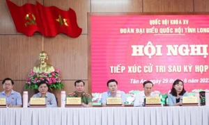 Chủ nhiệm Ủy ban Quốc phòng và An ninh Lê Tấn Tới tiếp xúc cử tri tại Long An