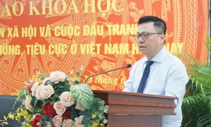 Báo chí với đấu tranh phòng, chống tham nhũng, tiêu cực