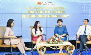 Giao lưu trực tuyến tuyển sinh 2023: Dựa vào tiêu chí nào để chọn đúng ngành học?