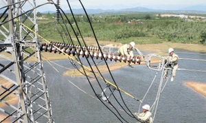 Họp khẩn để triển khai dự án truyền tải 500kV điện ra miền Bắc