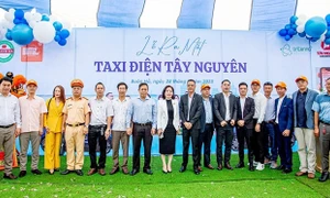 Ra mắt hãng Taxi điện Tây Nguyên "Bạn Uống Tôi Lái"