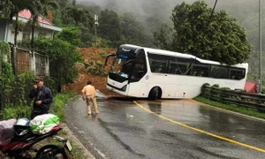 Sạt lở đất tại đèo Bảo Lộc, Lâm Đồng: 4 người bị vùi lấp, trong đó có 3 cán bộ, chiến sỹ cảnh sát giao thông