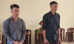 Kiên Giang: Mang súng đi đòi nợ thuê 2 người đàn ông lãnh án tù