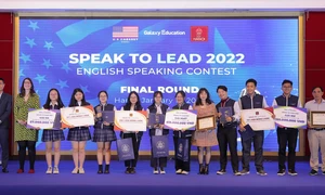 Trường THPT chuyên Phan Bội Châu đoạt giải quán quân cuộc thi hùng biện tiếng Anh “Speak to Lead”