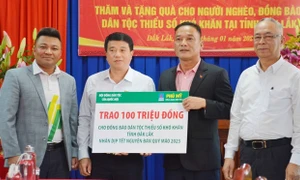 Chủ tịch Hội đồng Dân tộc Y Thanh Hà Niê Kđăm thăm và chúc tết tại tỉnh Đắk Lắk