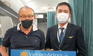 Vietnam Airlines tri ân huấn luyện viên Park Hang Seo vé bay Thương gia trọn đời giữa Hàn Quốc và Việt Nam