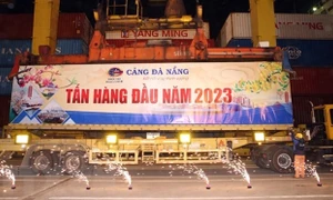 Cảng Đà Nẵng tổ chức đón tấn hàng đầu tiên trong Năm mới 2023