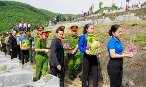 Hà Tĩnh: Xúc động ngày đón các liệt sỹ trở về với đất mẹ