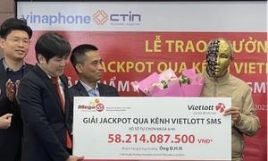 Cán bộ về hưu trúng Jackpot hơn 58 tỷ đồng qua ứng dụng Vietlott SMS