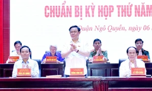 Chủ tịch Quốc hội Vương Đình Huệ tiếp xúc cử tri quận Ngô Quyền, thành phố Hải Phòng