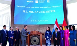 Thủ tướng Đại Công quốc Luxembourg Xavier Bettel thăm Sở Giao dịch Chứng khoán TP Hồ Chí Minh