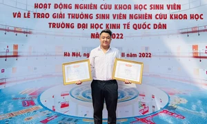 Nam sinh trường ĐH Kinh tế Quốc dân luôn gắn với danh hiệu “xuất sắc”, “điểm tuyệt đối”