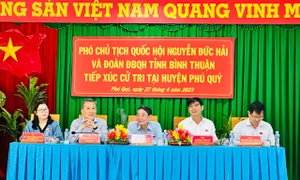 Phó Chủ tịch Quốc hội Nguyễn Đức Hải tiếp xúc cử tri tại huyện đảo Phú Quý, Bình Thuận